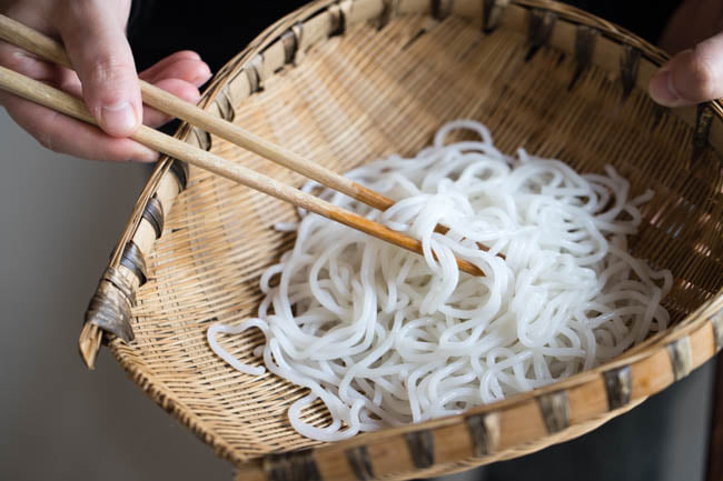 Faits nutritionnels et avantages pour la santé des nouilles de riz